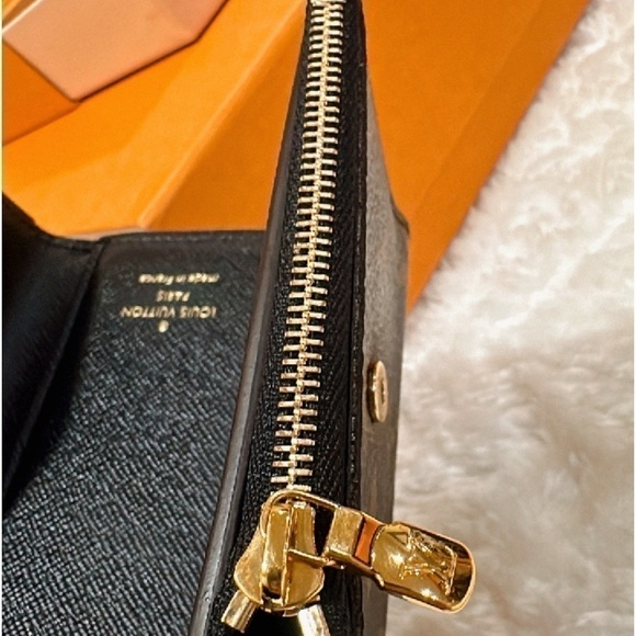 💯% Authentic Louis Vuitton Zoé wallet ✨ - Picture 10 of 15